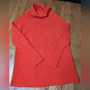 Banana Republic Merino Wool Blend Turtle Neck Sweater W/Side Zip. Womens Small